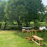 Apartamento Riverside Bliss - Cozy 1-bedroom With Parking & Wifi Near Tvedestrand