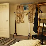 Riverside Bliss - Cozy 1-bedroom With Parking & Wifi Near Tvedestrand