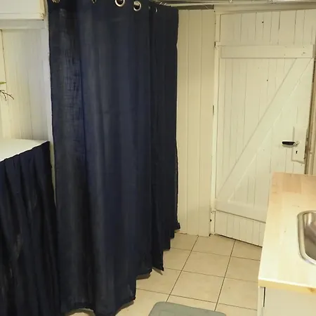 Riverside Bliss - Cozy 1-bedroom With Parking & Wifi Near Tvedestrand * Vegårshei