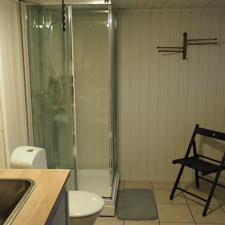 Riverside Bliss - Cozy 1-bedroom With Parking & Wifi Near Tvedestrand Vegårshei