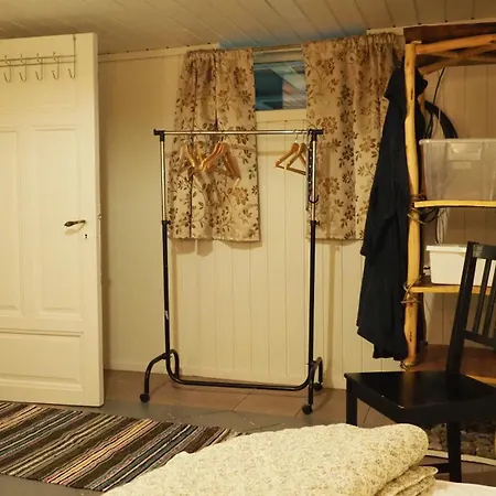 Riverside Bliss - Cozy 1-bedroom With Parking & Wifi Near Tvedestrand