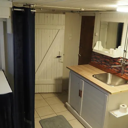 Apartment Riverside Bliss - Cozy 1-bedroom With Parking & Wifi Near Tvedestrand Vegarshei