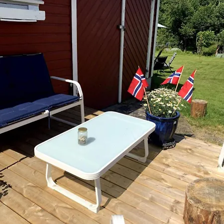 Apartment Riverside Bliss - Cozy 1-bedroom With Parking & Wifi Near Tvedestrand Vegarshei