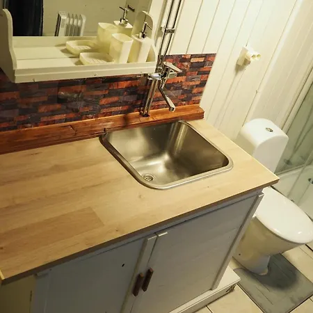 Apartment Riverside Bliss - Cozy 1-bedroom With Parking & Wifi Near Tvedestrand Vegarshei