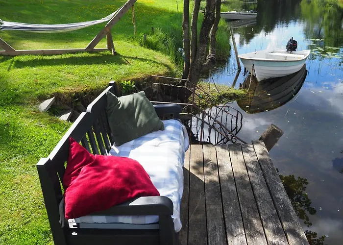 Apartment Riverside Bliss - Cozy 1-bedroom With Parking & Wifi Near Tvedestrand *