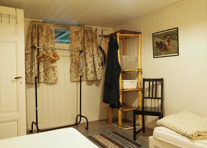 Riverside Bliss - Cozy 1-bedroom With Parking & Wifi Near Tvedestrand Appartement