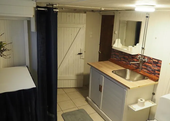 Apartment Riverside Bliss - Cozy 1-bedroom With Parking & Wifi Near Tvedestrand Vegårshei