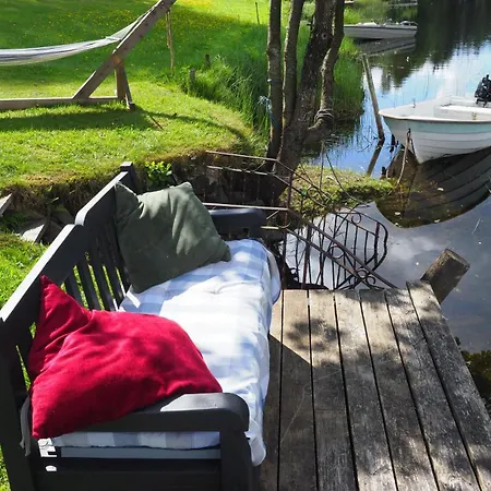Apartamento Riverside Bliss - Cozy 1-bedroom With Parking & Wifi Near Tvedestrand *