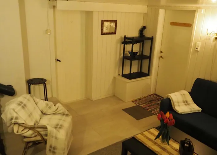 Riverside Bliss - Cozy 1-bedroom With Parking & Wifi Near Tvedestrand דירה *